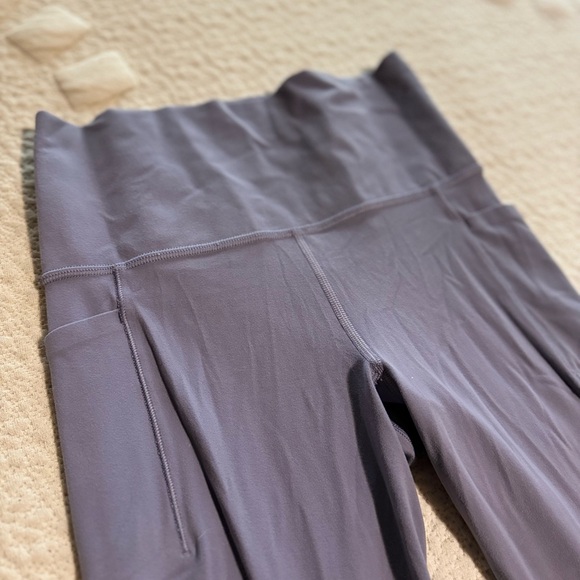 Athleta Salutation Stash Pocket II 7/8 Leggings - Picture 3 of 4